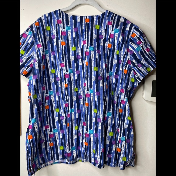 Scrubs, Scrub top, White Cross Blue/White, Short Sleeve Size XL - Picture 8 of 14